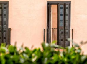 APARTAMENTOS DELUXE PALACIO DE LOS JERÓNIMOS free parking