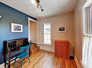 Charming - Blocks To Dining, Shops, Parks 3 Bedroom Home