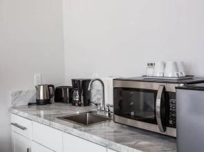 Downtown View 4 Sleepers Studio- Great for Getaway