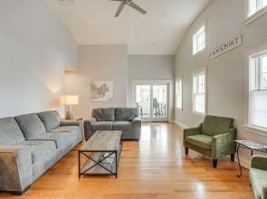 Walk to Front Beach: Dtwn Rockport Retreat!