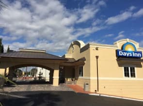 Days Inn Pensacola - Historic Downtown