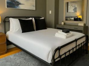 2BR Living - Halsted rep