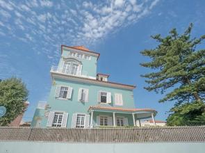 Blue Boutique Hostel & Suites