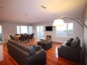 Sunny Sandy Bay Apartment