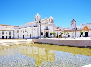 Santa Maria Apartment at Porto de Mos beach