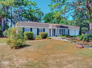 3BR Next to Park w/ Large Yard, AC & W & D