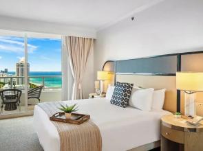 Luxury Vacation Rentals at Fontainebleau Miami Beach by LRMB