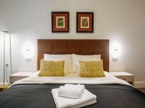 Central W Apartment and Rooms by DuHomes