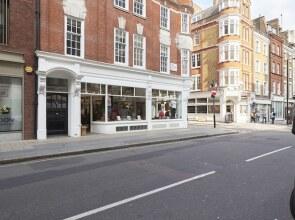 Sleek Oxford Circus Suites by Sonder