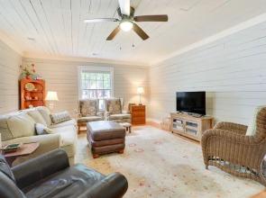 Charming Bryan Home - 3 Mi to Kyle Field!