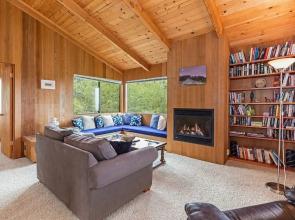 Seaclusion Close to Trails Hot Tub