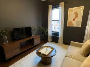 Cozy Stunning One Bedroom Apartment