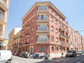 Bright And Quiet Apartment By Town