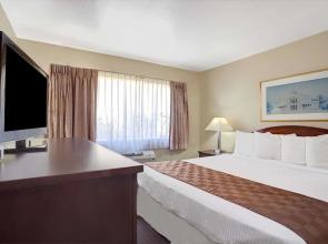 Travelodge Everett City Center