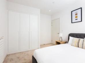 Austin David Apartments Royal Wharf