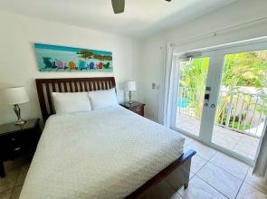 Islands Inn on the Drive - Panorama Suite - Queen Bed - A3