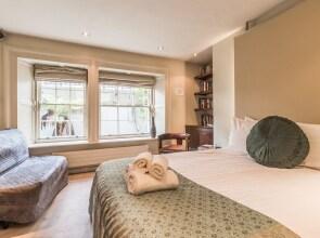 The Oscar Wilde Suite by 5STARSTAY