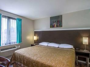 Super 8 by Wyndham Brooklyn / Park Slope Hotel