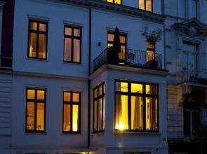 Von Deska Townhouses - The White House