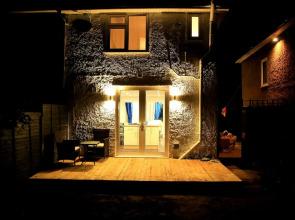 A Modern, Comfy Newly Remodeled 2bd House