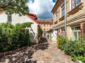 Modern Velvet Cathedral Square Studio