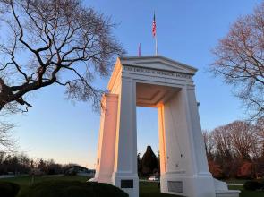 JESI'S NEW HOUSE, Self Entrance 2 BR, Whole Suite, Close To White Rock Beach & US Border