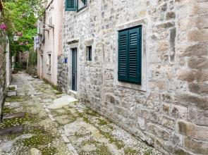 Stone House Domacin Old Town