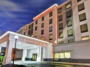 Hampton Inn & Suites Newark-Harrison-Riverwalk