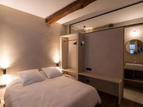 Private en-suite room in the heart of Le Sablon