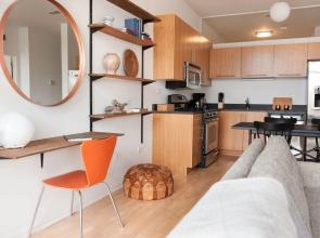 Vibrant Lincoln Park Suites by Sonder