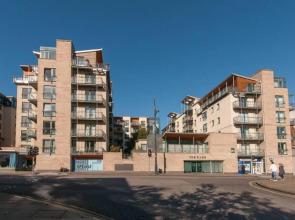 379 Luxury 3 Bedroom City Centre Apartment With Private Parking and Lovely Views Over Arthur s Seat