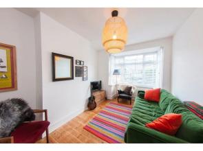 Modern and Luxurious House Close to Central London