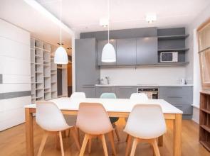 Dream Stay - Stylish Apartment Near Old Town with Free Parking