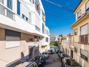 T2 Tiles Apartment Estoril