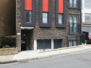 Quiet, Convenient 1BR Flat for 4 in Greenwich