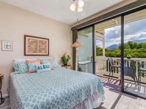 Hale Moi 112b, Queen Bed, Breakfast Bar, Lanai, Ac, Sunsets 1 Bedroom Condo by Redawning