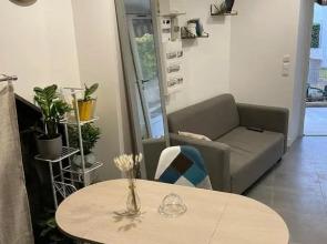 Logement entier : Studio neuf avec jardin