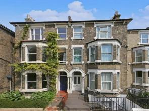 Newly-refurbed 2-bed Flat in Blackheath