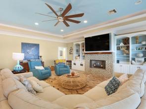 Lazy Days 4 Bedroom Home by Redawning