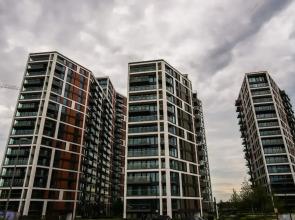 Thames View 2 Bed Apartment With Balcony