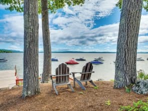 Waterfront Community: Lake Winnipesaukee Retreat!