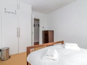 Amazing 2 Bedroom Flat in East London, Fits 5