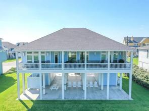 Seashells By The Seashore 3 Bedroom Home by RedAwning