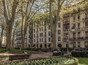 Batimont Suites & Apartments