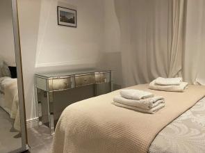 Cosy 2 Bedroom Royal Docks Apartment