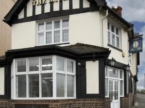 Deluxe Riverview Apartment