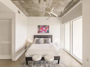 Hang Ten- Large Townhome, lux amenities, parking