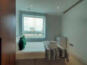 Capacious Two bed Apt in Canary Wharf