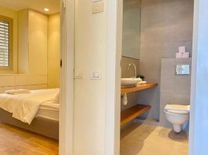 White Gordon Beach Apartment