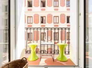 Charming Plaza de Callao